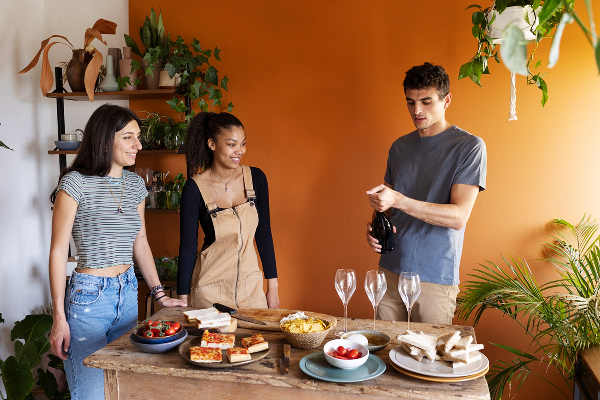 How to Host the Perfect Housewarming Party