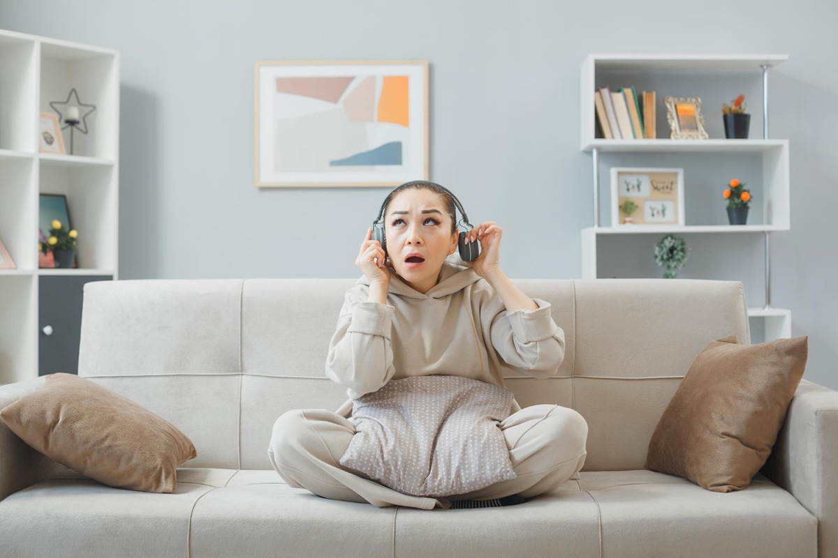 How to Deal with Noisy Apartment Neighbors